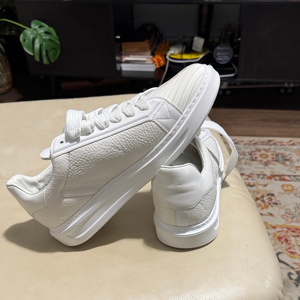 Louis Vuitton White Textured Leather Low-Top Sneakers - Picture 9 of 10